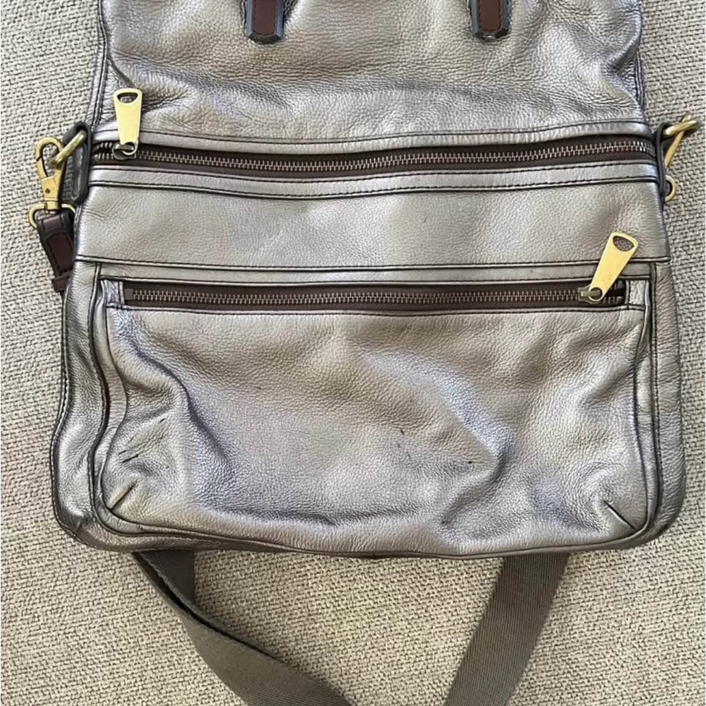 Fossil Silver Messenger Bag with Adjustable Strap and Multiple Compartments
